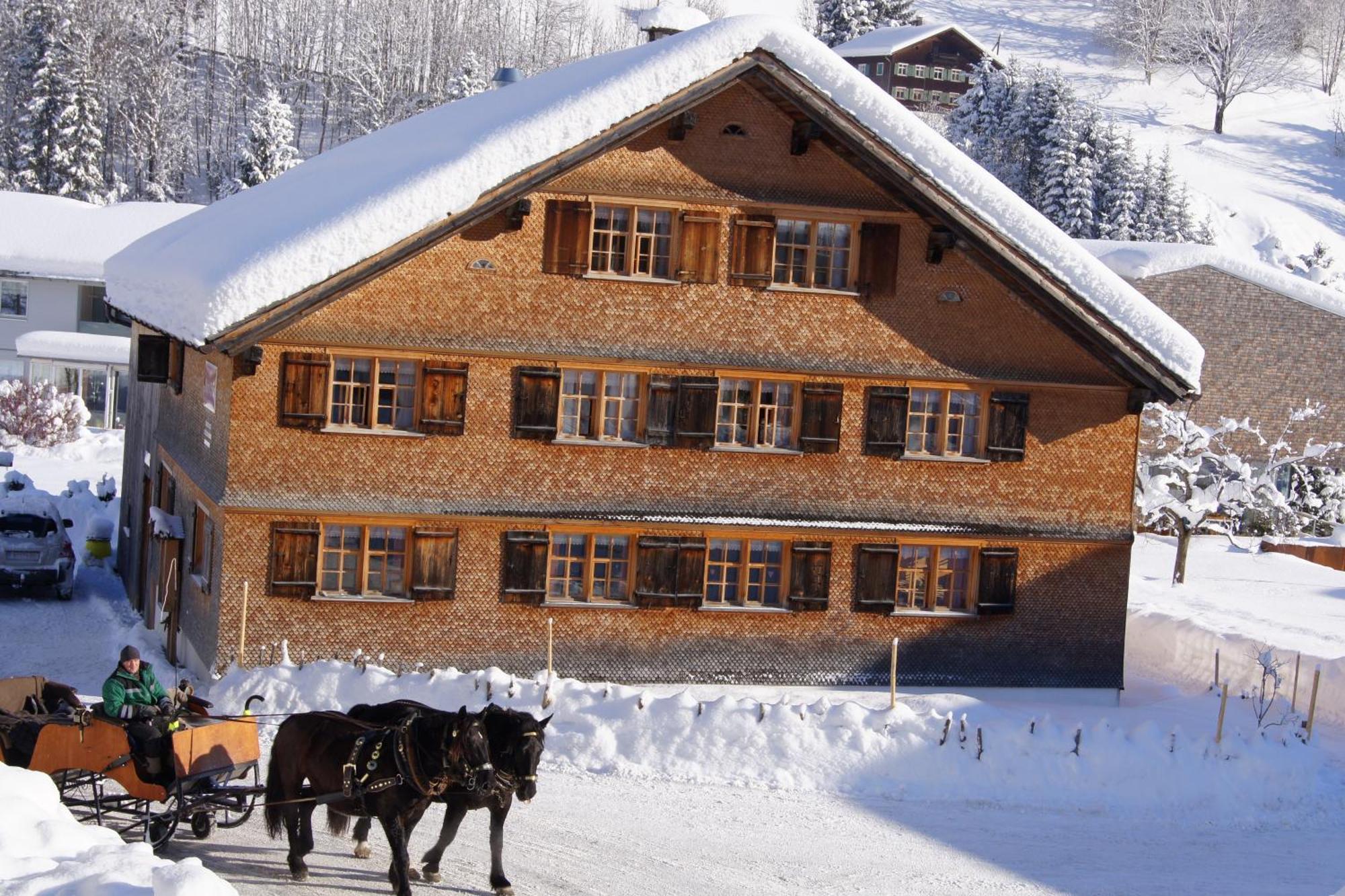 Naze'S Hus Mellau Hotell Exteriör bild
