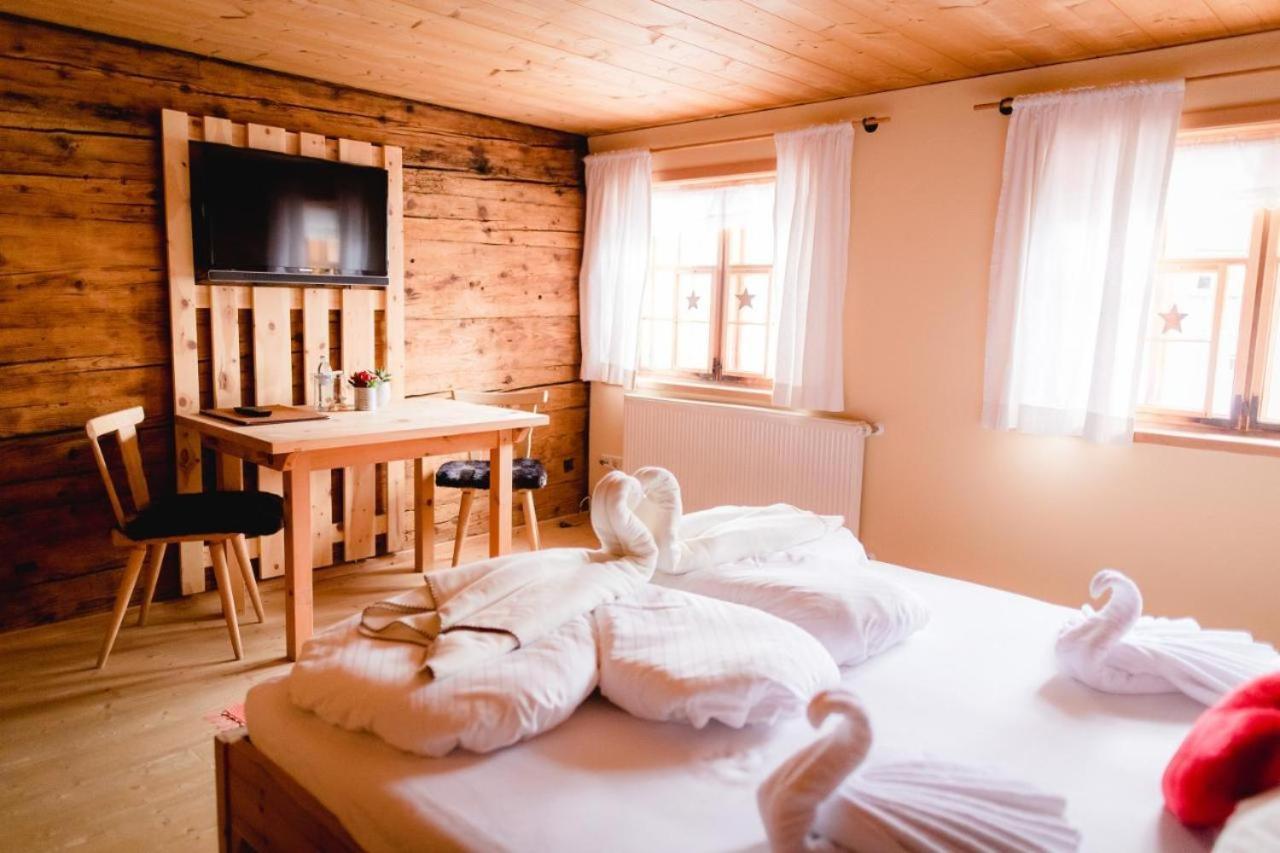 Naze'S Hus Mellau Hotell Exteriör bild