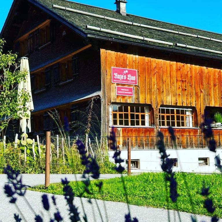 Naze'S Hus Mellau Hotell Exteriör bild